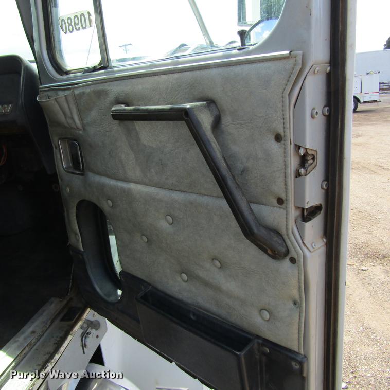 image for item DC0051 1994 Western Star 4964S dump truck