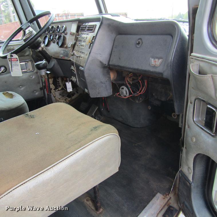 image for item DC0051 1994 Western Star 4964S dump truck
