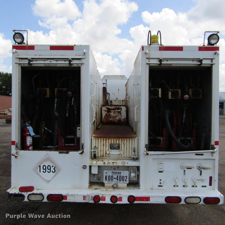 image for item DC0052 1994 International 2654 service truck