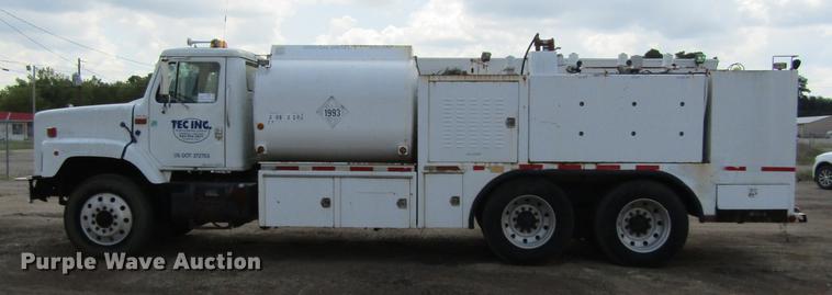 image for item DC0052 1994 International 2654 service truck