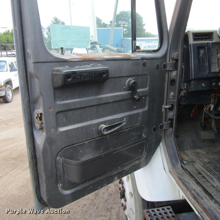 image for item DC0052 1994 International 2654 service truck