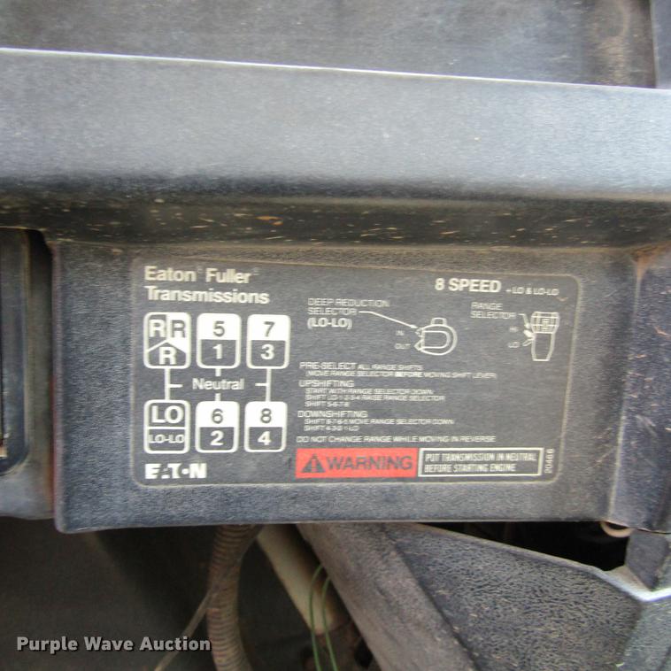 image for item DC0052 1994 International 2654 service truck