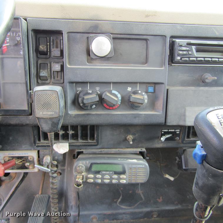 image for item DC0052 1994 International 2654 service truck