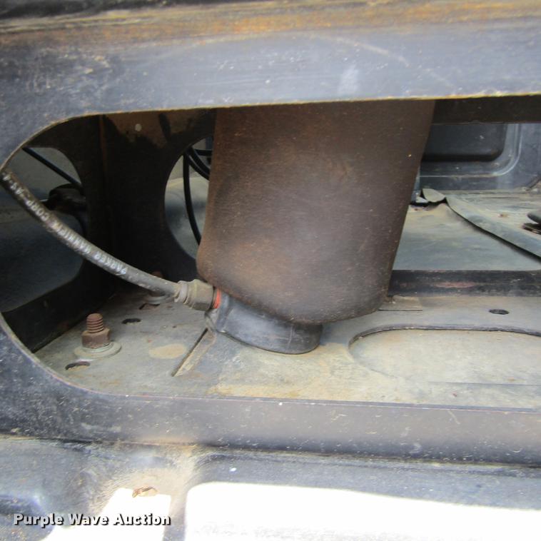 image for item DC0052 1994 International 2654 service truck