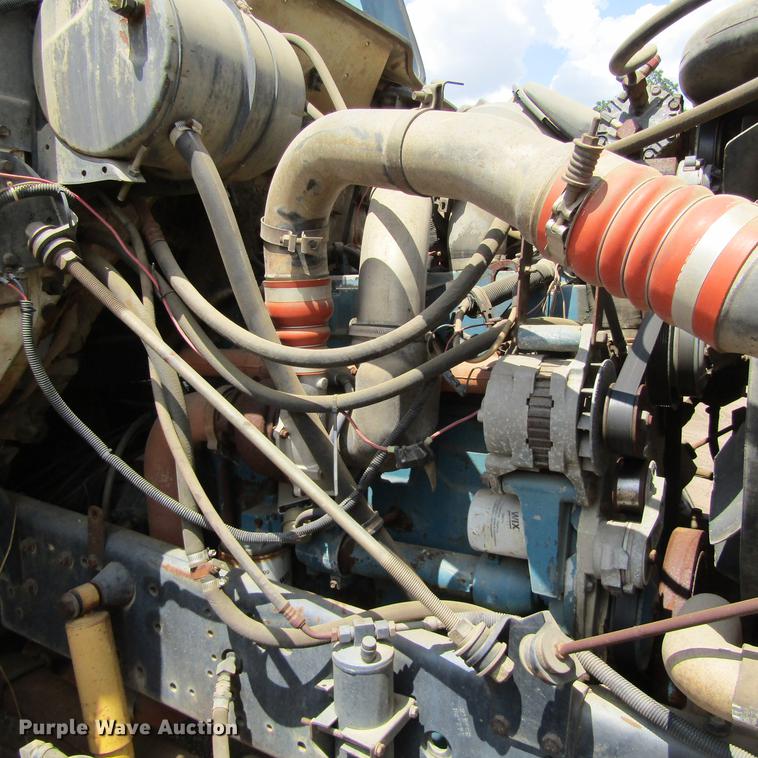 image for item DC0052 1994 International 2654 service truck