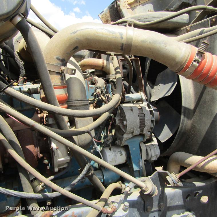 image for item DC0052 1994 International 2654 service truck