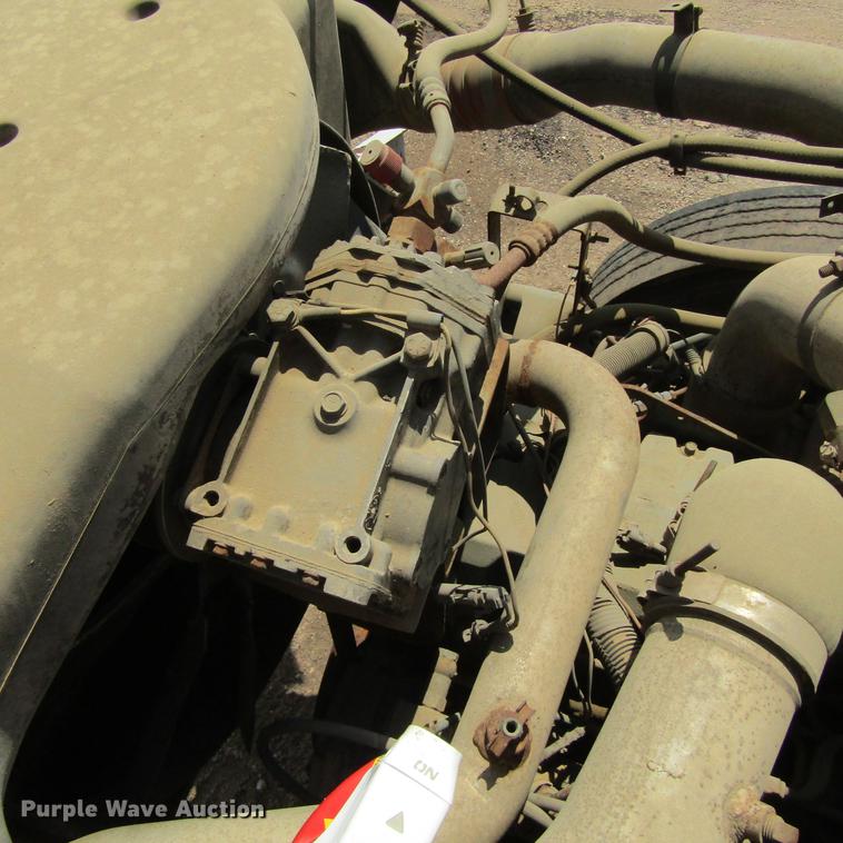 image for item DC0052 1994 International 2654 service truck