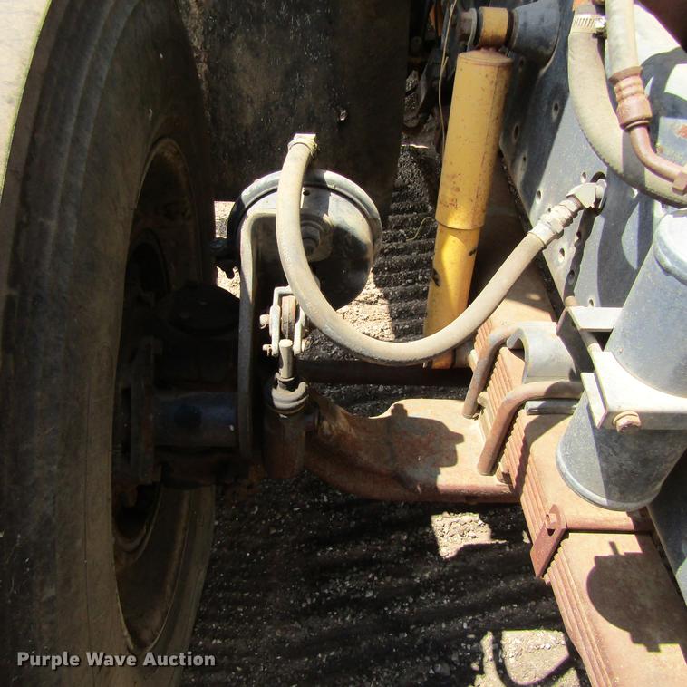 image for item DC0052 1994 International 2654 service truck