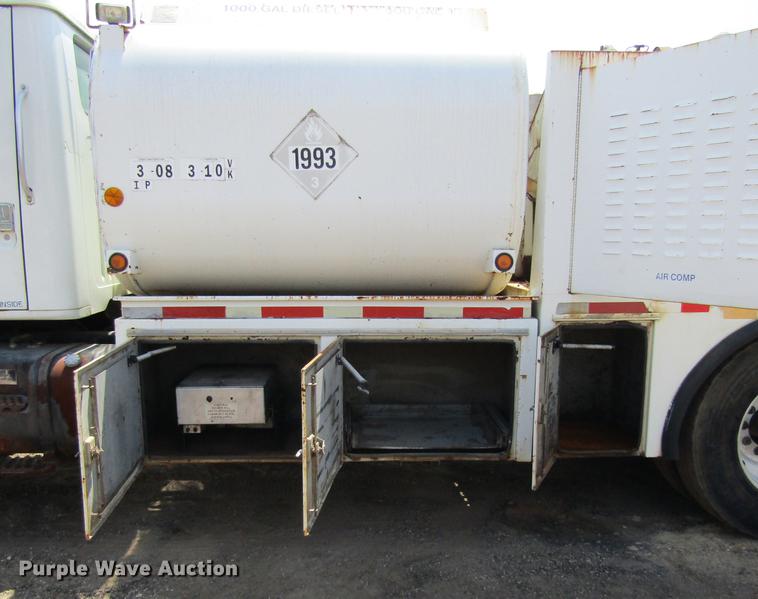 image for item DC0052 1994 International 2654 service truck