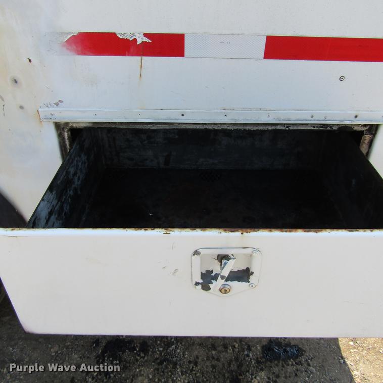 image for item DC0052 1994 International 2654 service truck