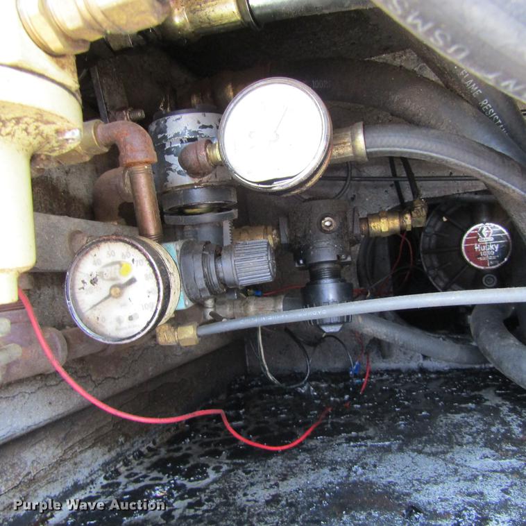 image for item DC0052 1994 International 2654 service truck