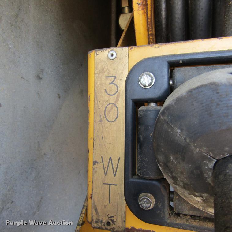 image for item DC0052 1994 International 2654 service truck