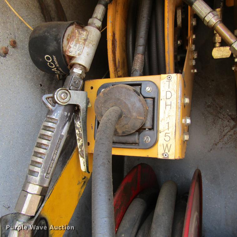 image for item DC0052 1994 International 2654 service truck