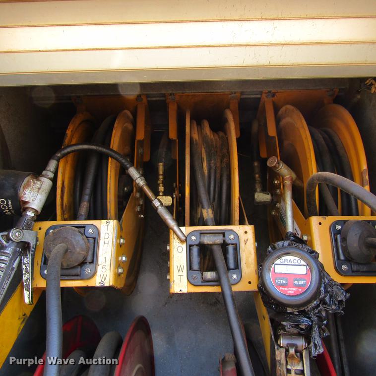 image for item DC0052 1994 International 2654 service truck