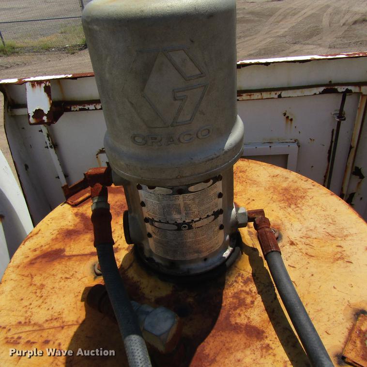 image for item DC0052 1994 International 2654 service truck