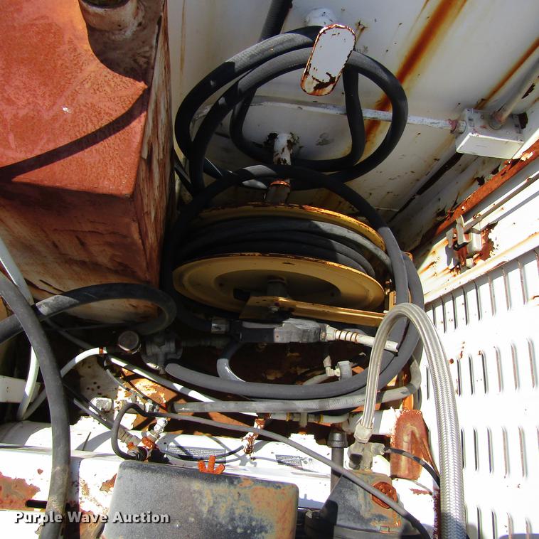 image for item DC0052 1994 International 2654 service truck