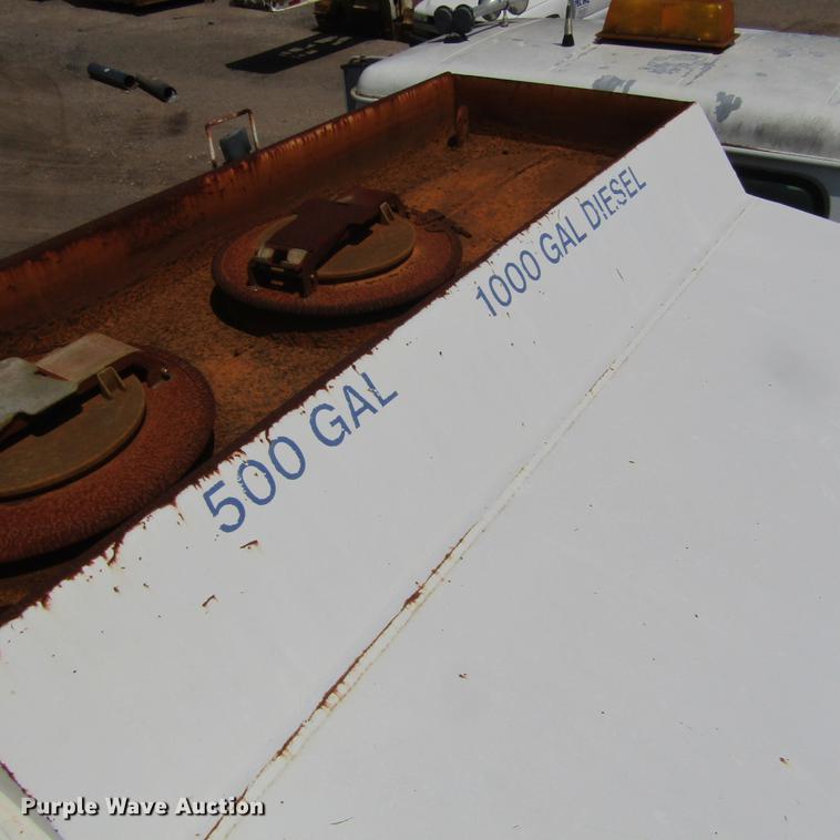 image for item DC0052 1994 International 2654 service truck