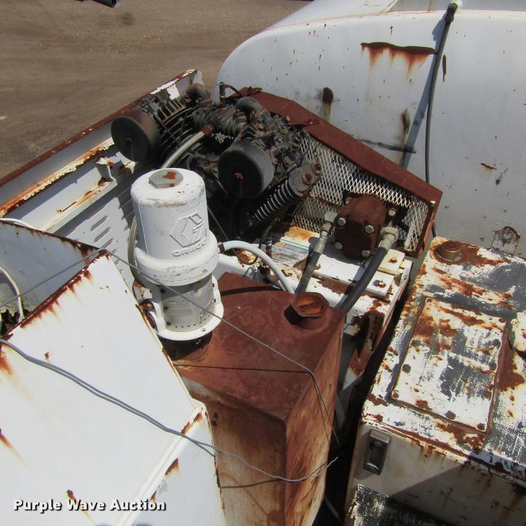 image for item DC0052 1994 International 2654 service truck