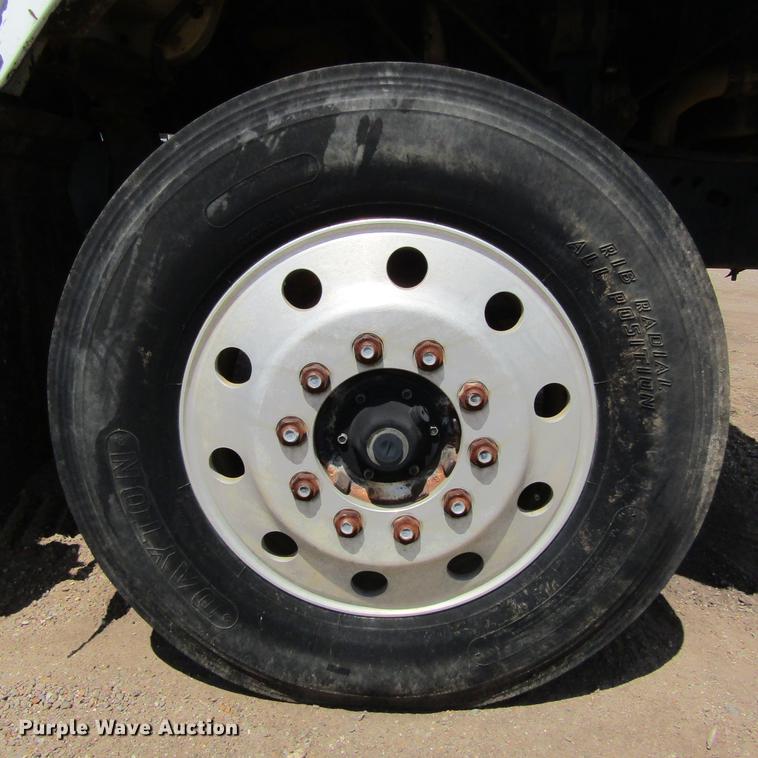 image for item DC0052 1994 International 2654 service truck