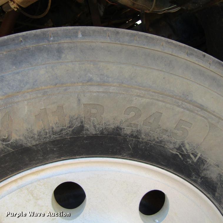 image for item DC0052 1994 International 2654 service truck