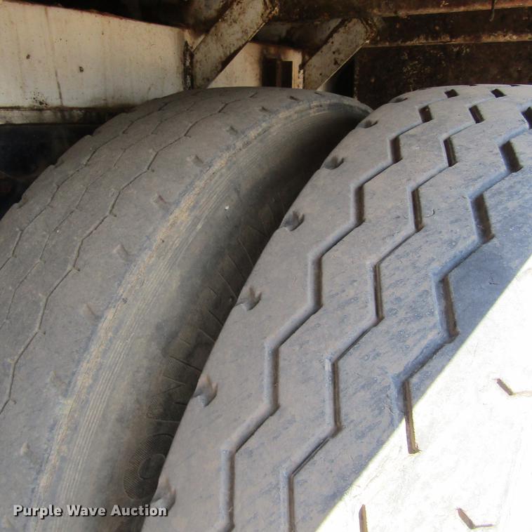 image for item DC0052 1994 International 2654 service truck