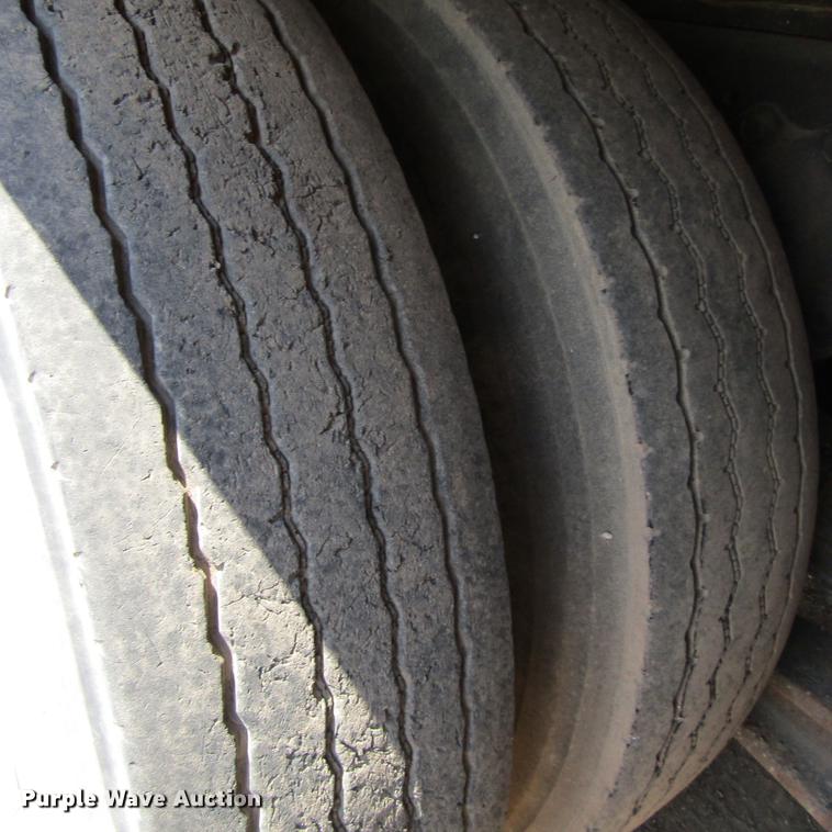 image for item DC0052 1994 International 2654 service truck