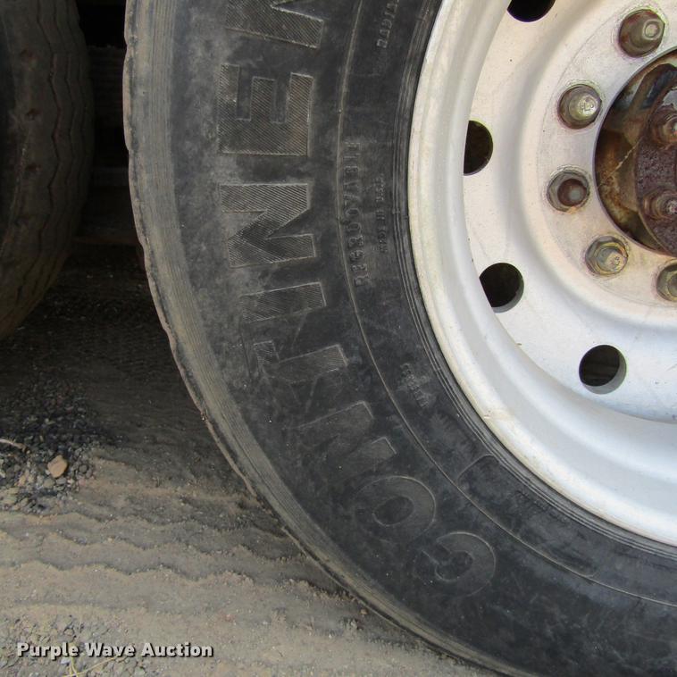 image for item DC0052 1994 International 2654 service truck