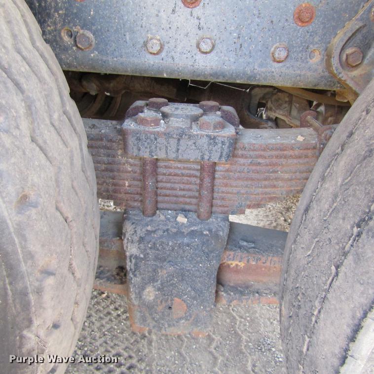 image for item DC0052 1994 International 2654 service truck