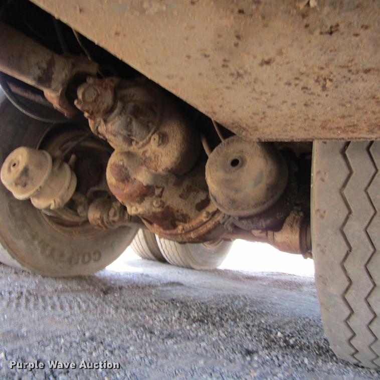 image for item DC0052 1994 International 2654 service truck