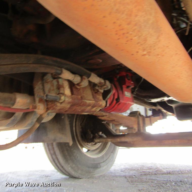 image for item DC0052 1994 International 2654 service truck