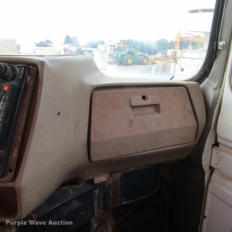 image for item DC0053 1982 Mack RD688S tank truck