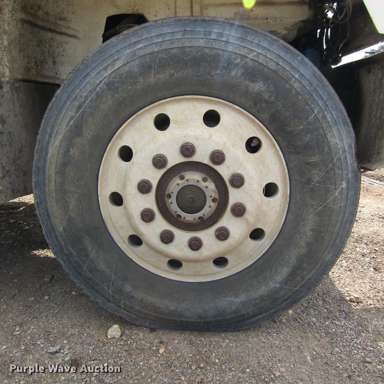 image for item DC0053 1982 Mack RD688S tank truck