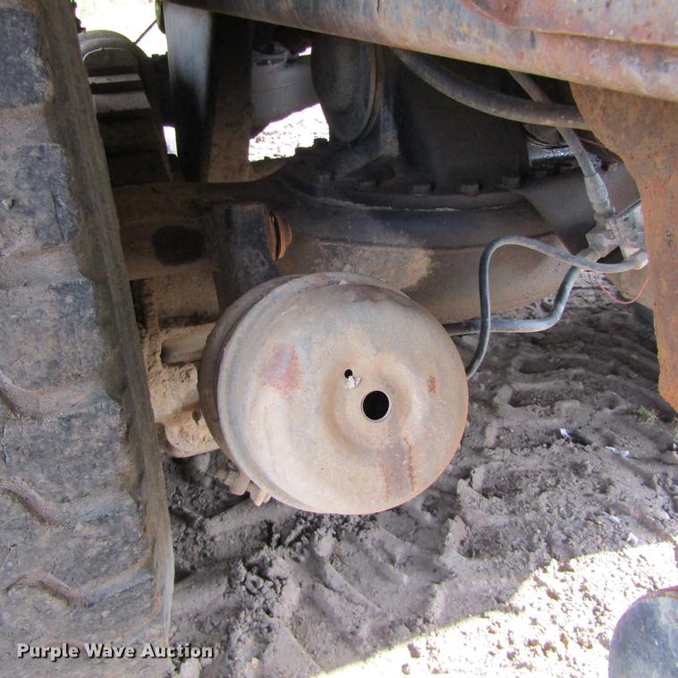 image for item DC0053 1982 Mack RD688S tank truck