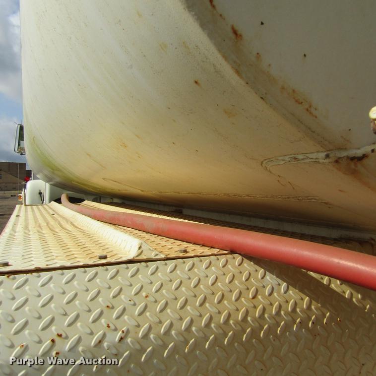 image for item DC0053 1982 Mack RD688S tank truck