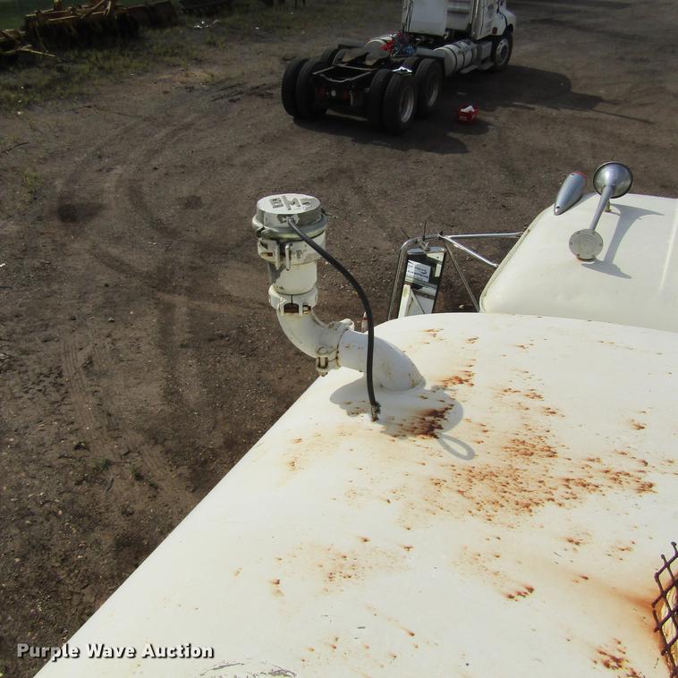 image for item DC0053 1982 Mack RD688S tank truck