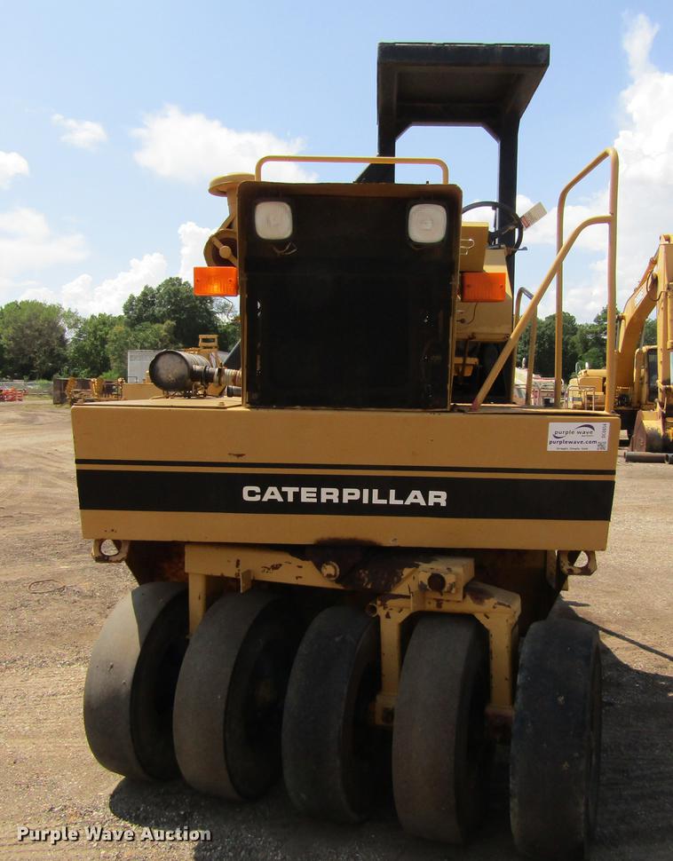 image for item DC0054 1994 Caterpillar PS-130 pneumatic roller