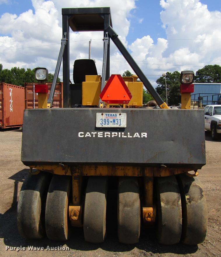 image for item DC0054 1994 Caterpillar PS-130 pneumatic roller