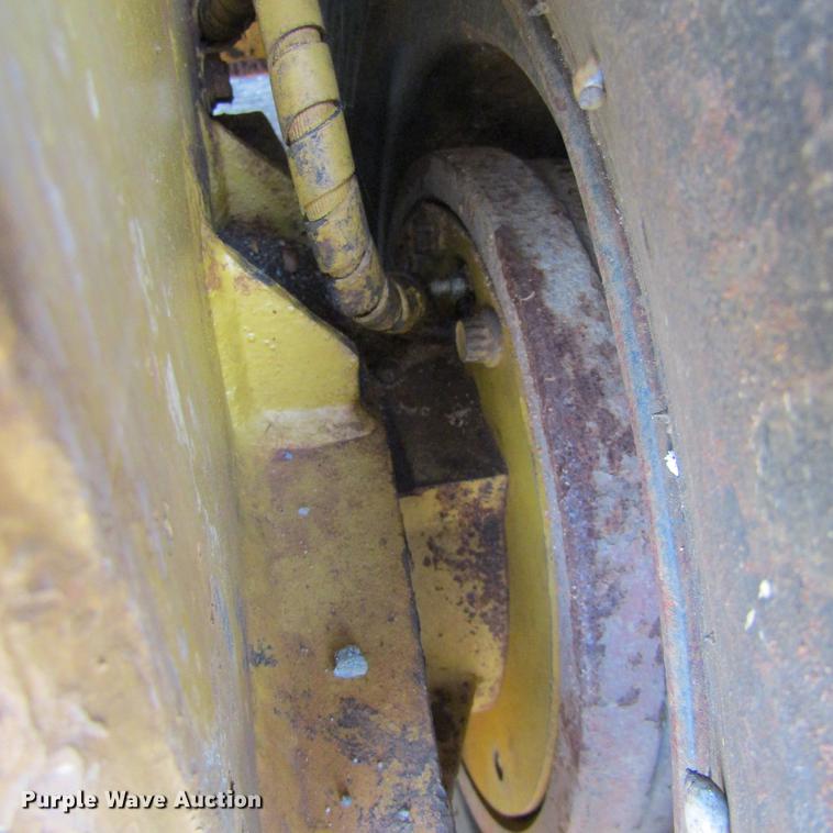 image for item DC0054 1994 Caterpillar PS-130 pneumatic roller