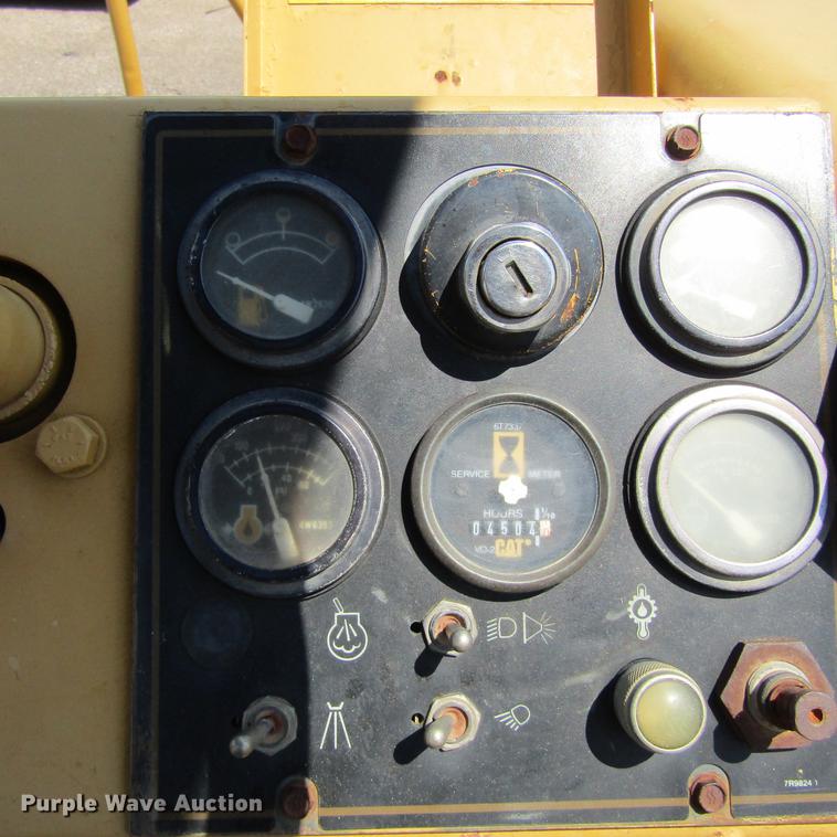 image for item DC0054 1994 Caterpillar PS-130 pneumatic roller