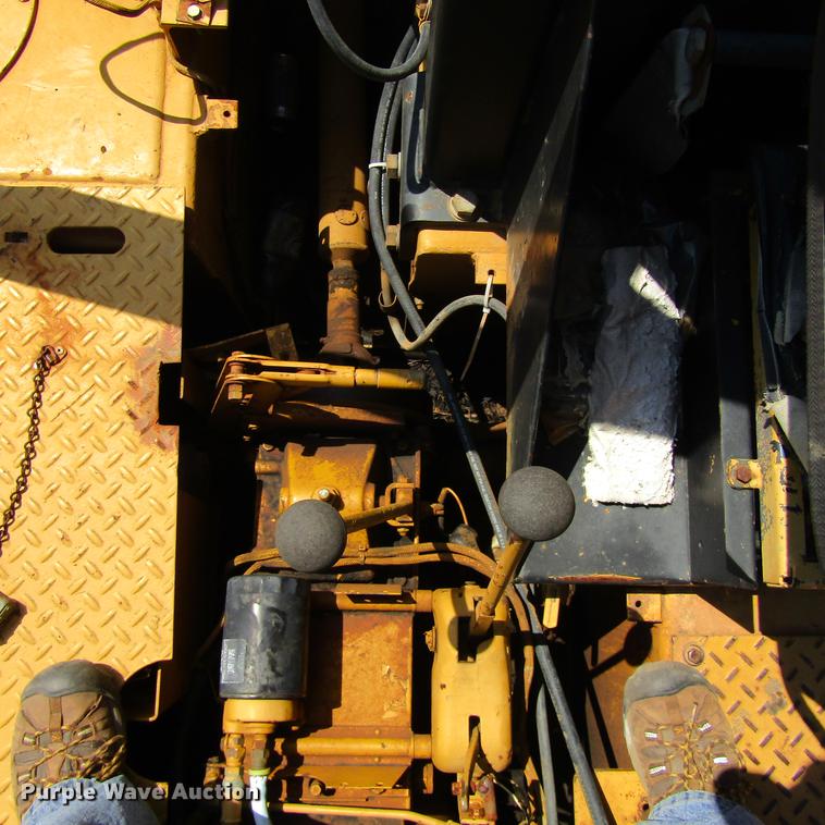 image for item DC0054 1994 Caterpillar PS-130 pneumatic roller