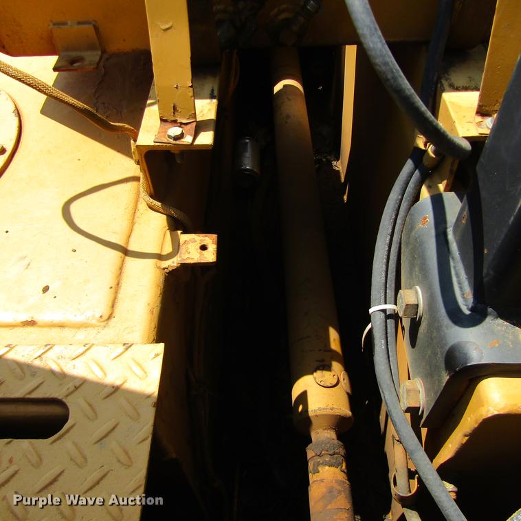 image for item DC0054 1994 Caterpillar PS-130 pneumatic roller