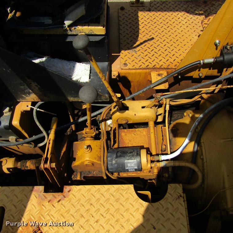 image for item DC0054 1994 Caterpillar PS-130 pneumatic roller