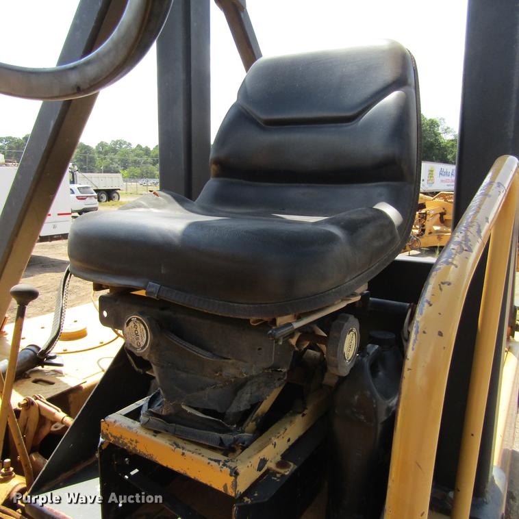 image for item DC0054 1994 Caterpillar PS-130 pneumatic roller