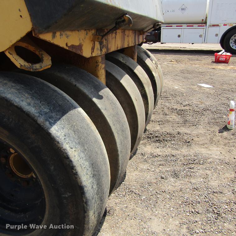 image for item DC0054 1994 Caterpillar PS-130 pneumatic roller