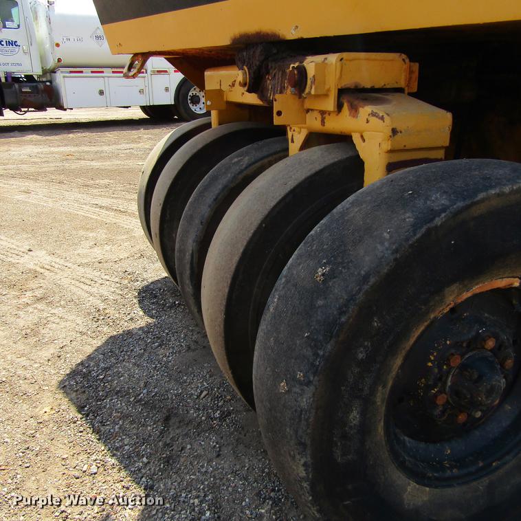 image for item DC0054 1994 Caterpillar PS-130 pneumatic roller