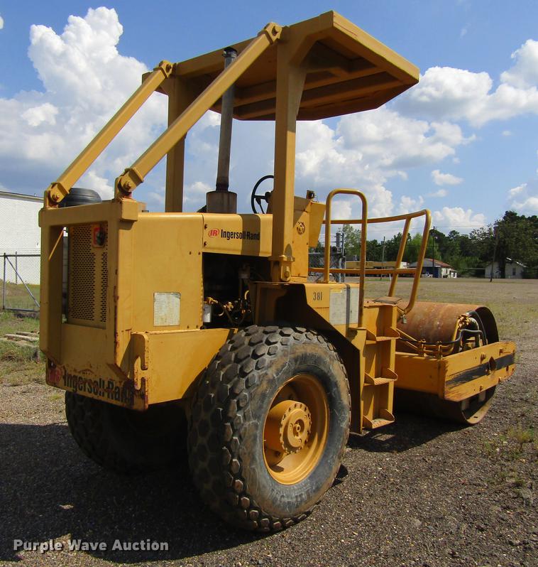 image for item DC0055 1984 Ingersoll Rand SP48 single drum vibratory compactor