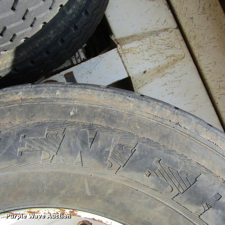 image for item DC0056 2000 Hilbilt 2424HDMT end dump trailer