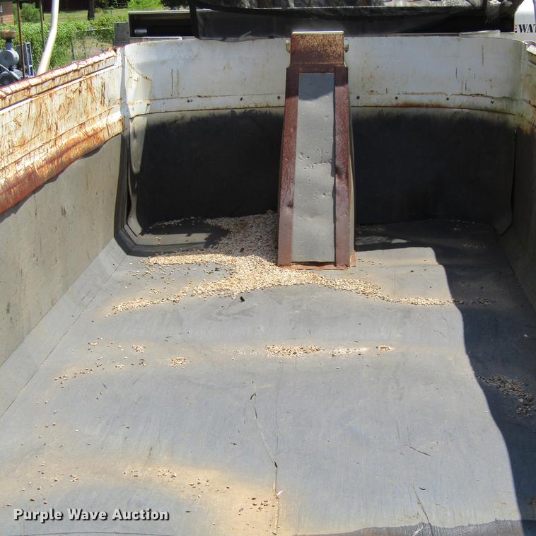image for item DC0056 2000 Hilbilt 2424HDMT end dump trailer