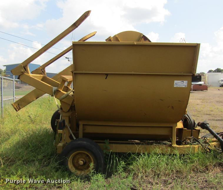 image for item DC0057 2004 Vermeer Top Gun bale shredder