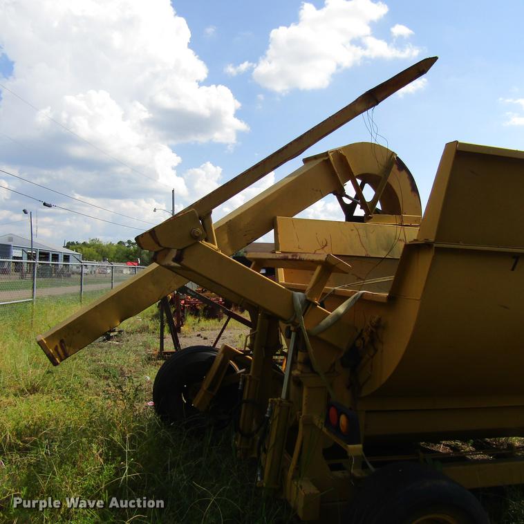 image for item DC0057 2004 Vermeer Top Gun bale shredder